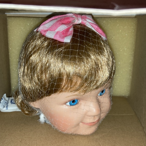 NEW “A SNUGGLE WITH TWEETY” #93023 ASHTON-DRAKE - ORIGINAL BOX & COA - Picture 10 of 17